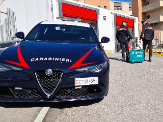 Ancona - Trasporto organi da Varese a bordo della supercar dei carabinieri